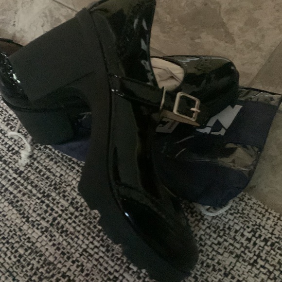 Mary Jane buckle size 8 - Picture 5 of 9